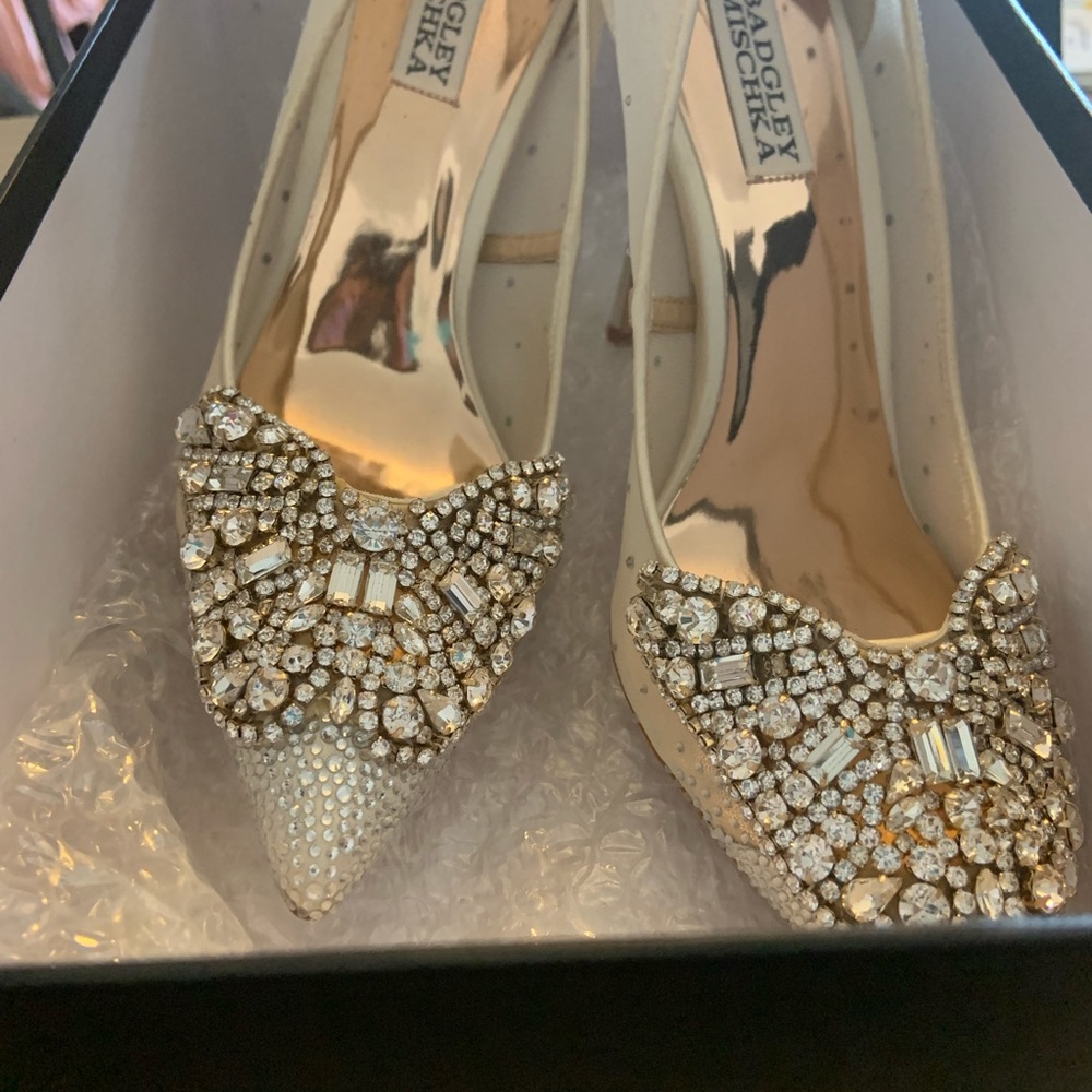 Badgley Mischka Quintana 8.5 Ivory Satin Heel
